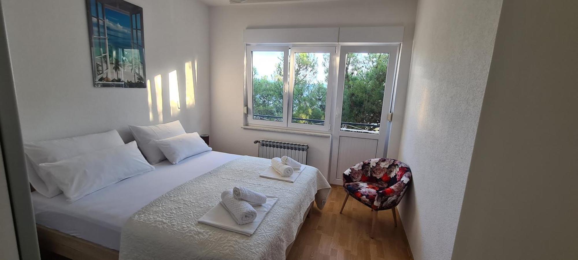 Apartments Adisa Omis Exterior photo